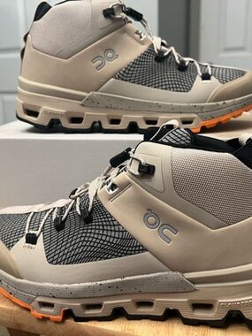 On Cloud Cloudtrax Sensa Hi Top Boots in Sand, Black & Orange